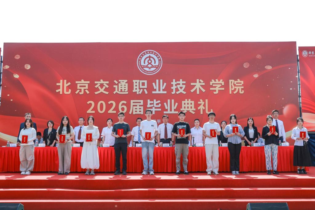 同学们的青春身影早已融入校园的每一个