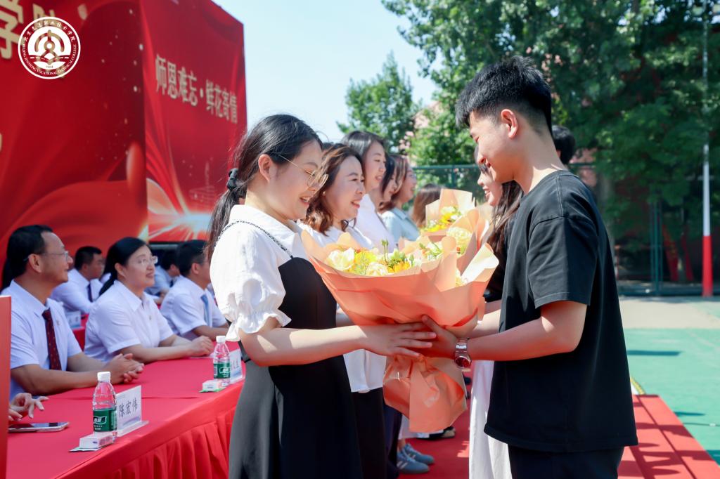 表达了对母校培育