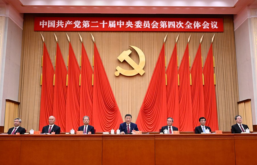 出席这次全会的有