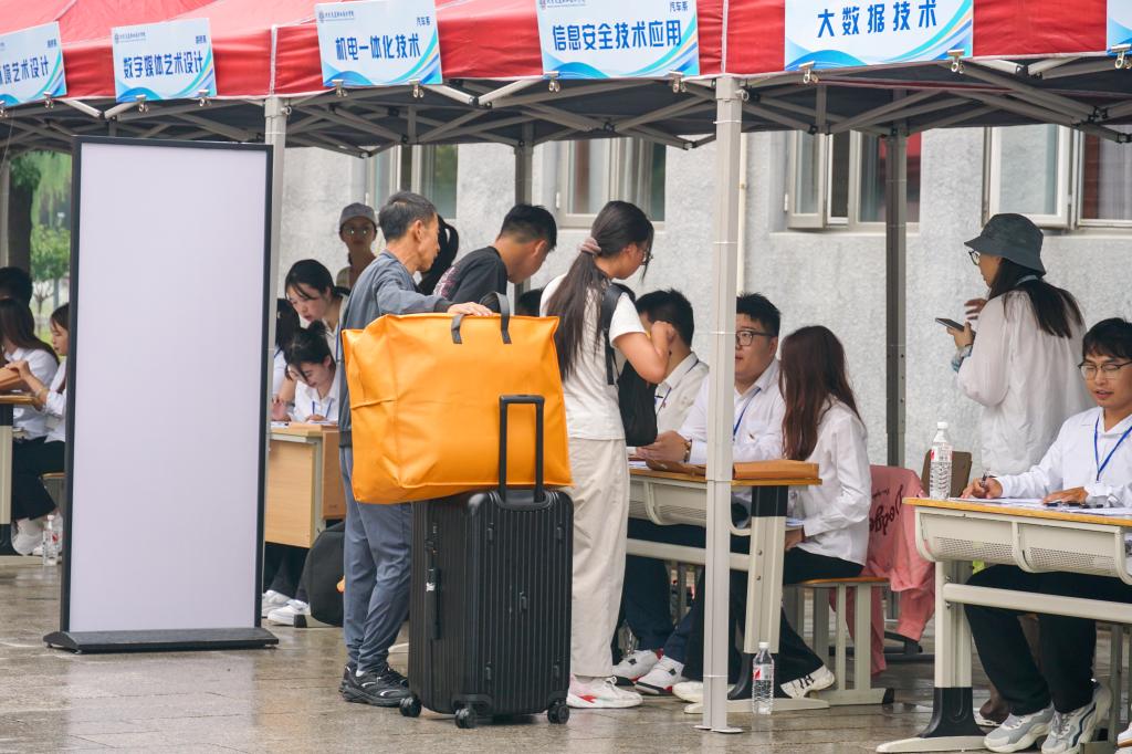 激励着每一位新同学