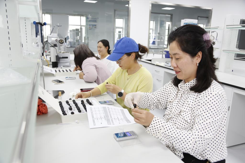打造了一场沉浸式美妆护肤科普盛宴