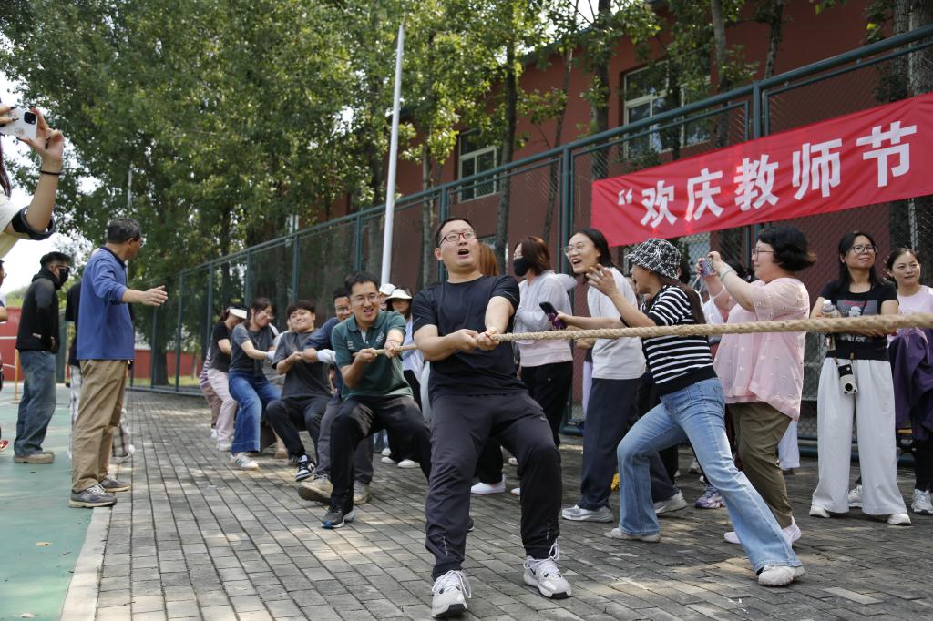 例如在第41个教师节这个温馨又崇高的