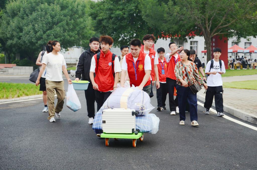 迎接丰富多彩的大学生活