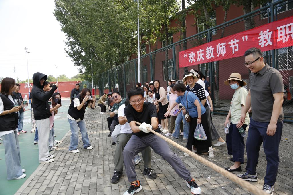 营造团结奋进的校园氛围
