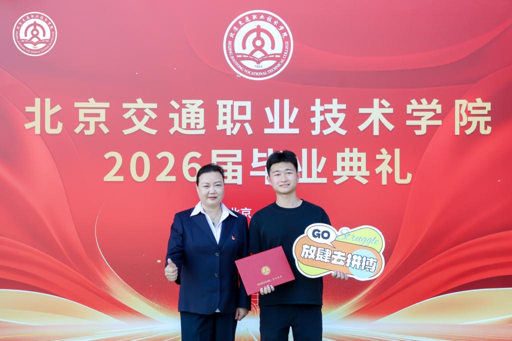 勉励同学们永葆学习热情