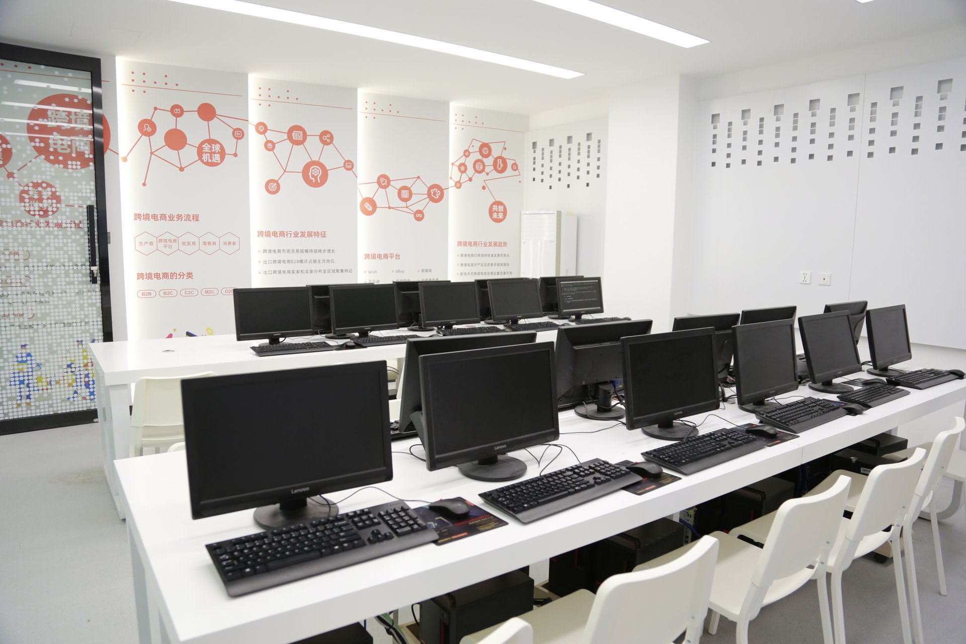 表彰在学校发展中涌现出的优秀个人和先